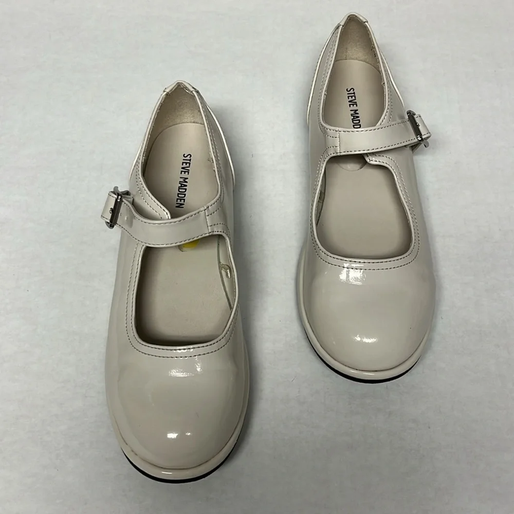 Steve Madden Jkenny off white patent leather Mary Jane dress shoe flats sz 5